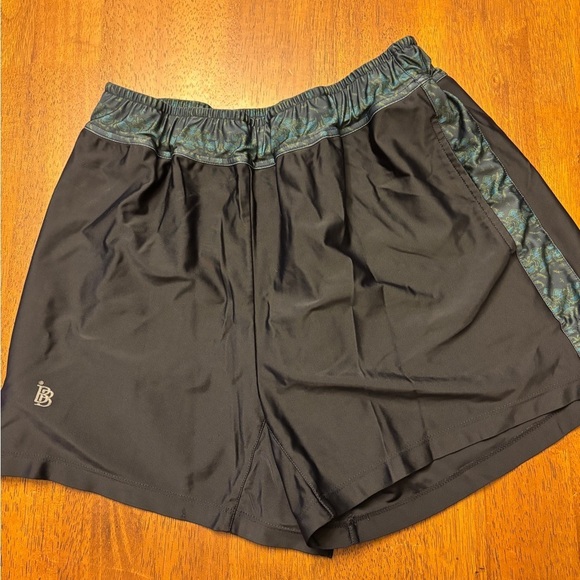 BerBeda Pants - BerBeda Black Athletic Shorts with Patterned Trim